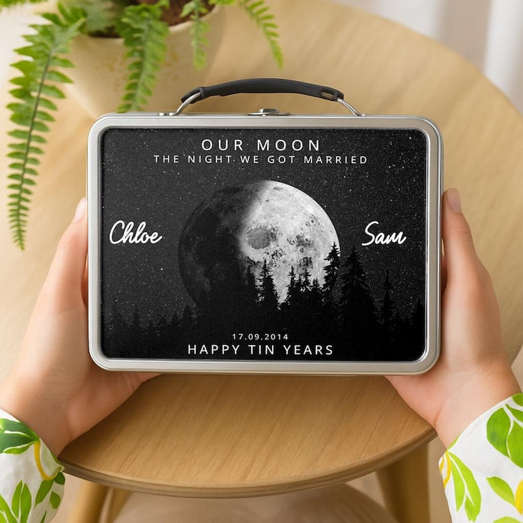 10 Year Tin Anniversary Gift – Personalised Moon & Couple Gift